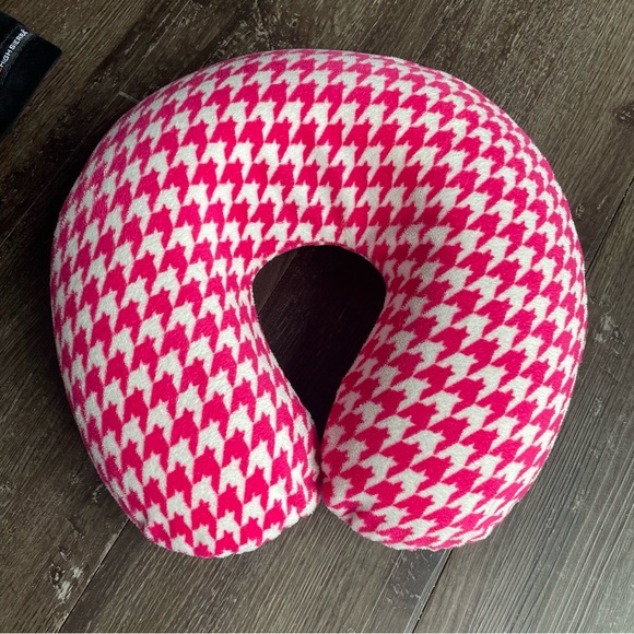 Bundle of 2 Travel Neck Pillows and 2 Inflatable Foot Rest - Picture 7 of 15